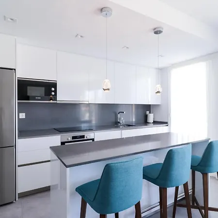 Penthouse With Large Roof Terrace & Plunge Pool Apartman *