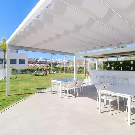 Penthouse With Large Roof Terrace & Plunge Pool