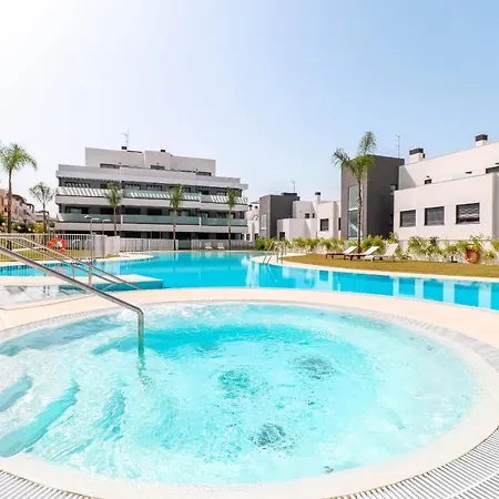 Penthouse With Large Roof Terrace & Plunge Pool