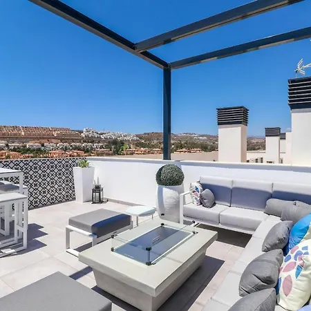 Penthouse With Large Roof Terrace & Plunge Pool La Cala de Mijas